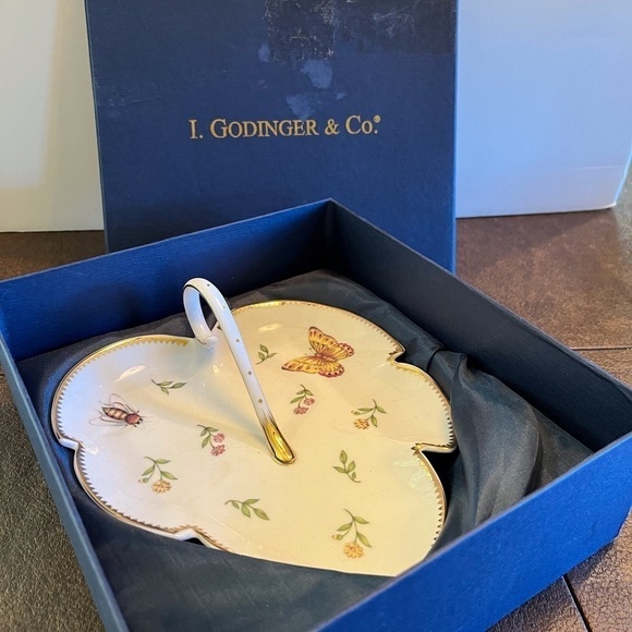 Gold Trimmed Leaf Tray with Handle - Picture 8 of 8